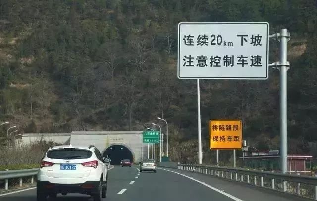 高速封路？别慌！教你三分钟查清当天路况，顺便蹭个热点
