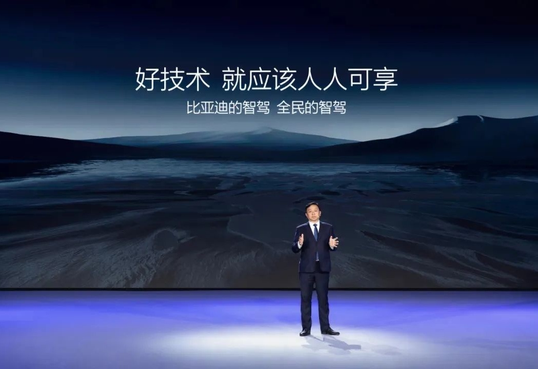 极越公关负责人炮轰雷军，一场关于造车真相的公开对质