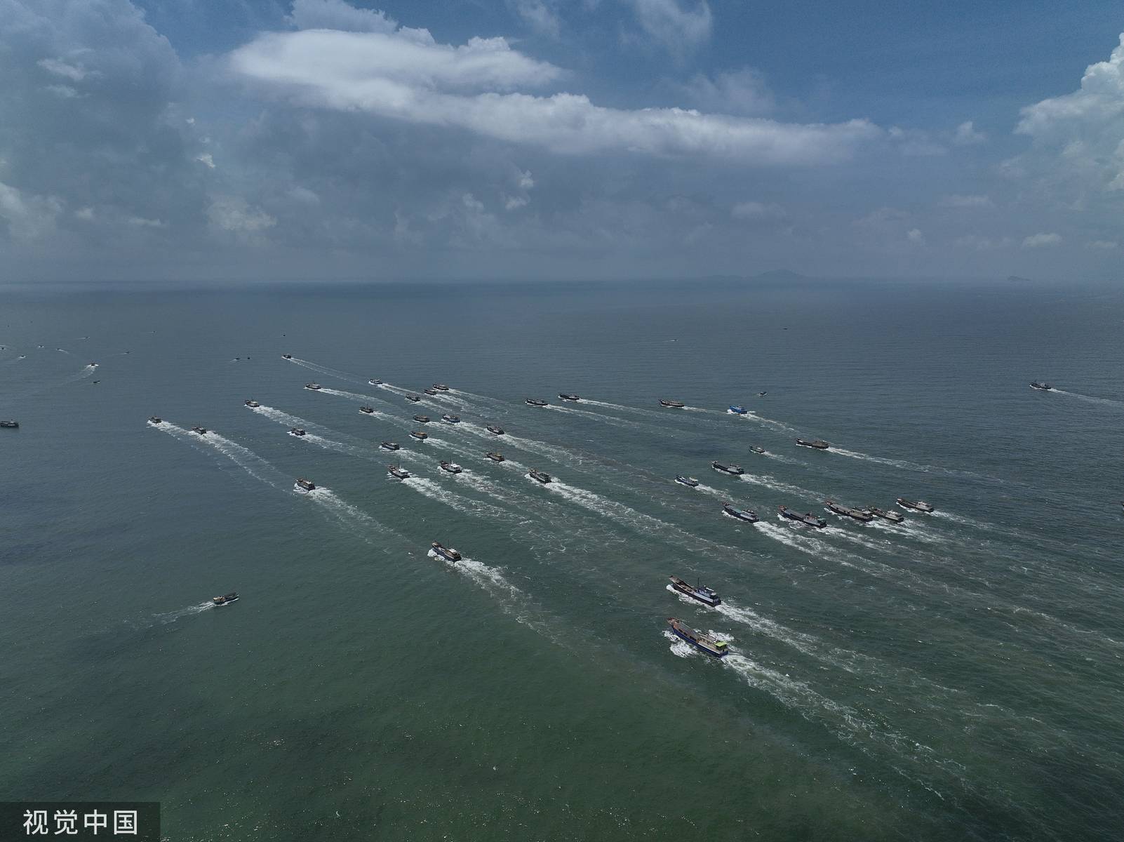 航拍南海开渔壮观场面,千帆竞发,耕海牧渔的壮丽诗篇 航拍南海开渔壮观场面,千帆竞发,耕海牧渔的壮丽诗篇