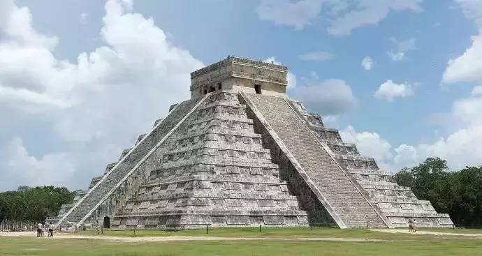 金字塔vs马，一个关于财富、权力与自由选择的古老寓言